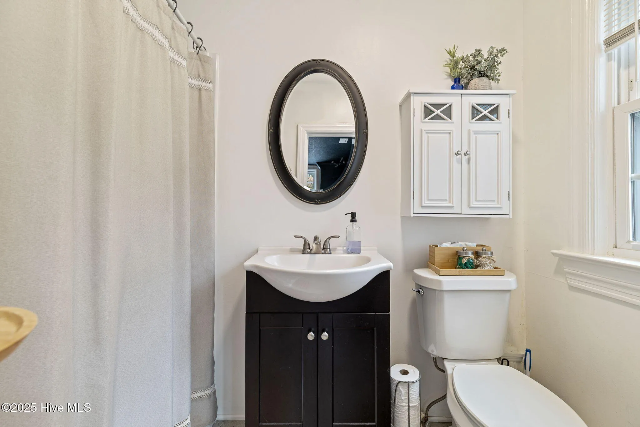 Wilmington, North Carolina 28401, United States, 3 Bedrooms Bedrooms, ,3 BathroomsBathrooms,Residential,Active,220044