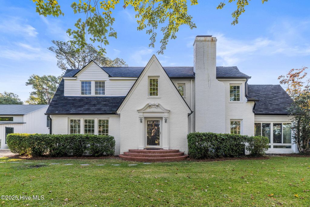 Photo of 2110 Castle Hayne Road, Wilmington, NC 28401 (MLS # 100533679)