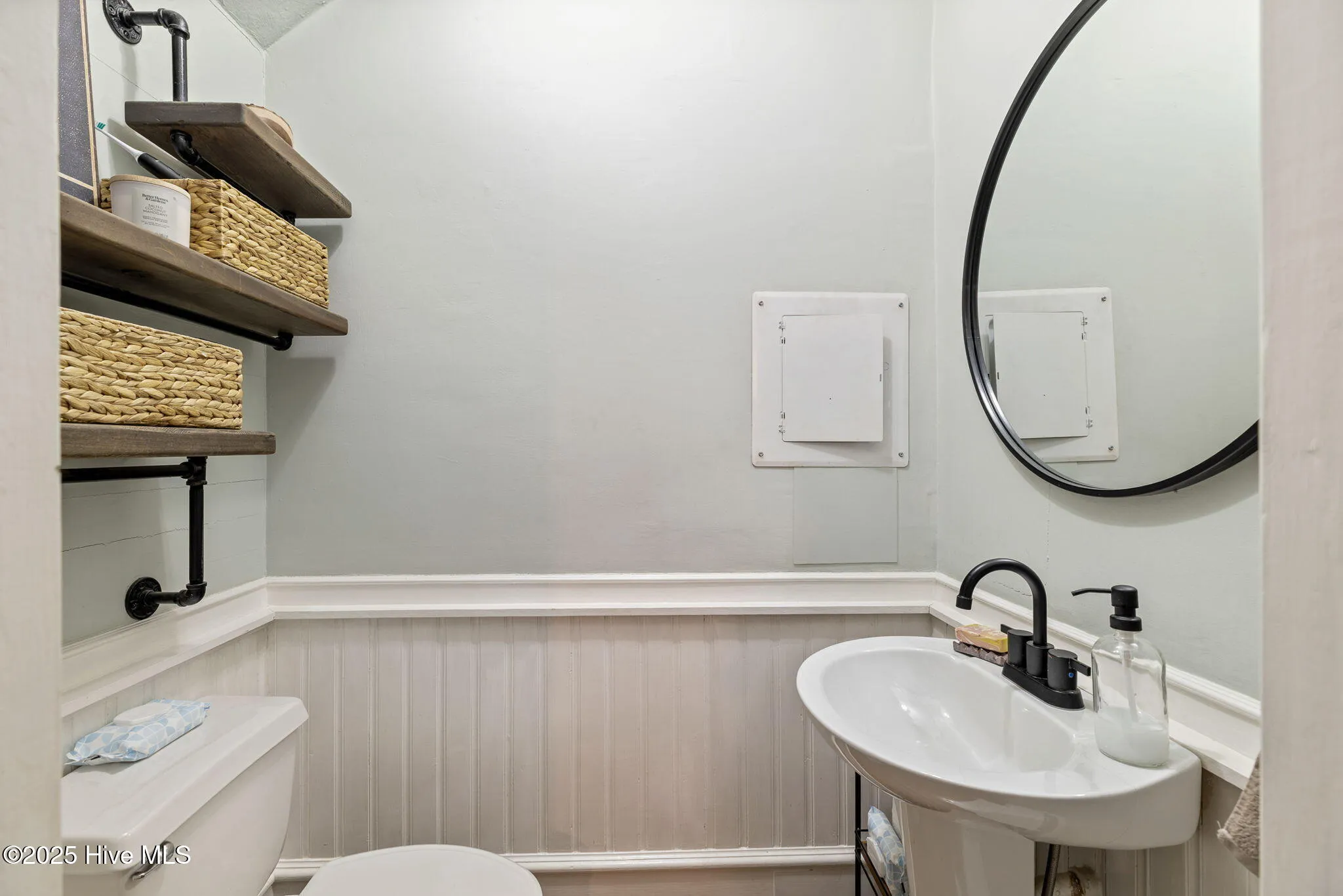 Wilmington, North Carolina 28401, United States, 3 Bedrooms Bedrooms, ,3 BathroomsBathrooms,Residential,Active,220044