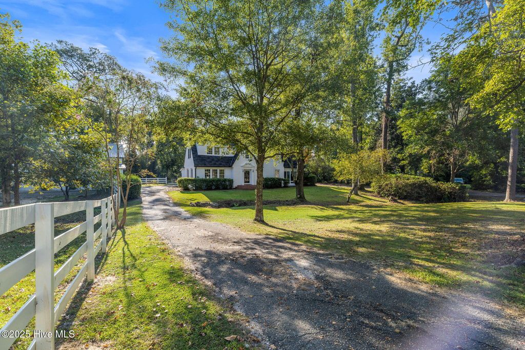 Photo of 2110 Castle Hayne Road, Wilmington, NC 28401 (MLS # 100533679)