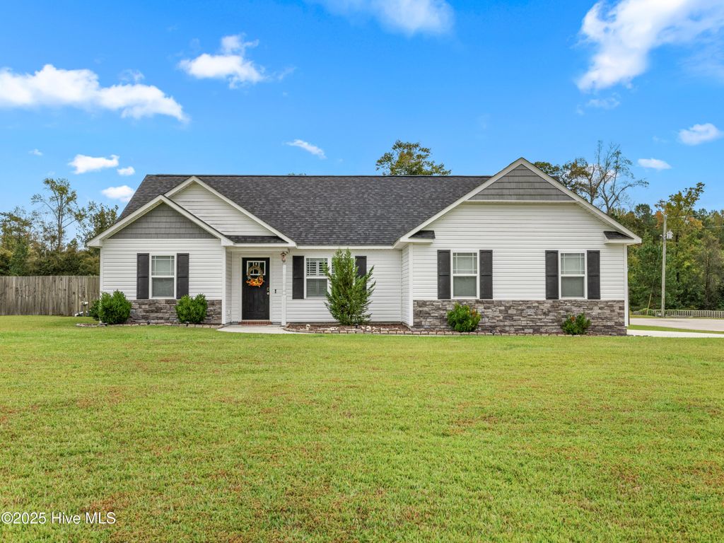 Photo of 501 Ellie Court, Jacksonville, NC 28540 (MLS # 100537815)