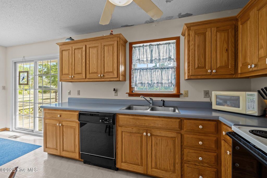 Photo of 914 Harrell Drive, Morehead City, NC 28557 (MLS # 100504987)