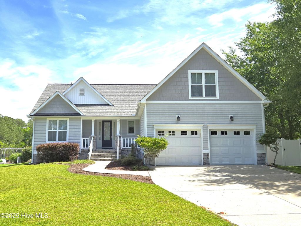 Photo of 105 Argosy Drive, New Bern, NC 28560 (MLS # 100506823)
