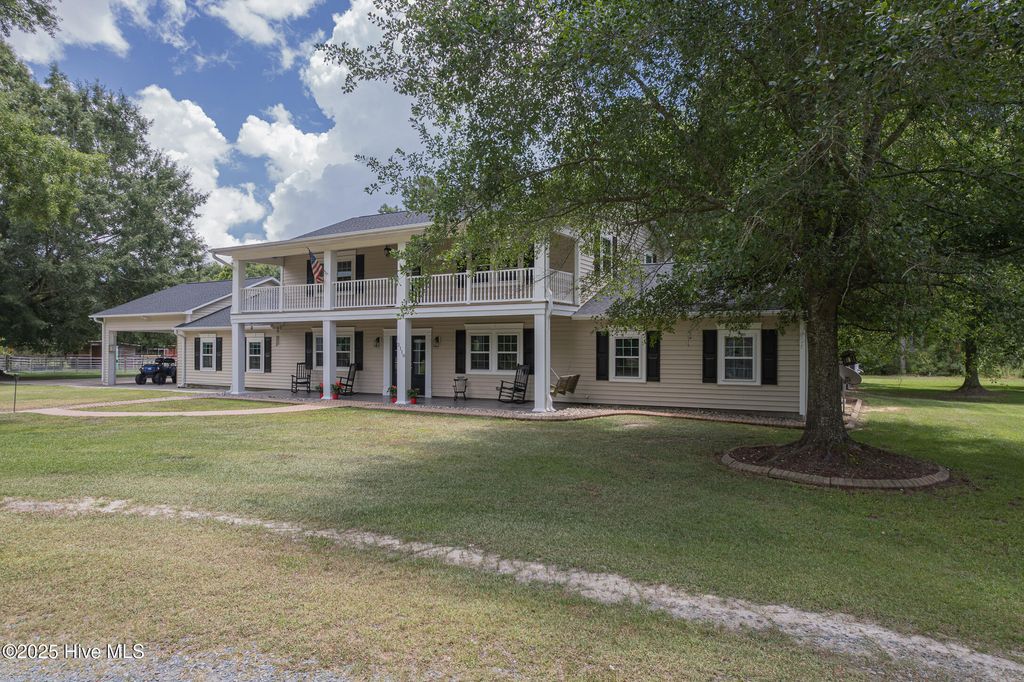 Photo of 2118 Old Savannah Road S, Burgaw, NC 28425 (MLS # 100517320)