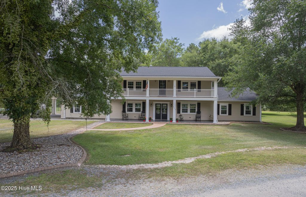 Photo of 2118 Old Savannah Road S, Burgaw, NC 28425 (MLS # 100517320)