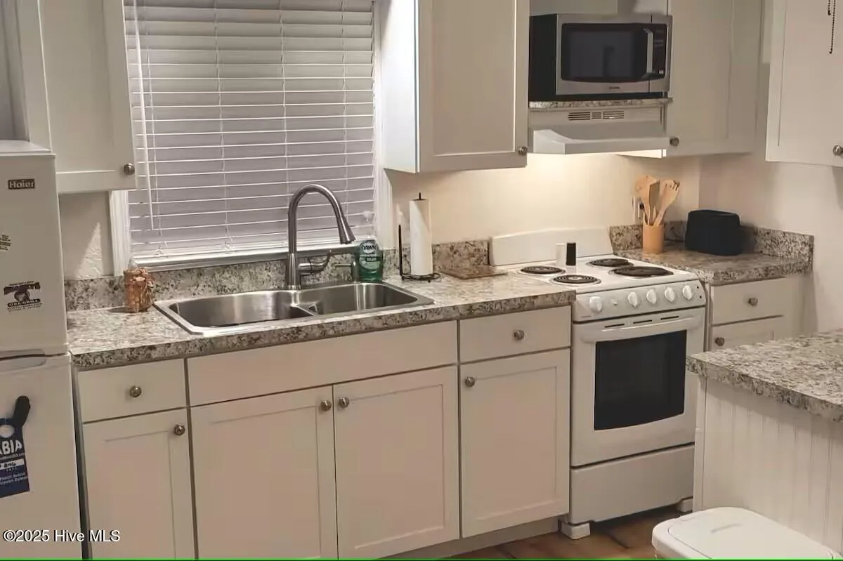 Kill Devil Hills, North Carolina 27948, United States, 4 Bedrooms Bedrooms, ,3 BathroomsBathrooms,Residential,Active,141116