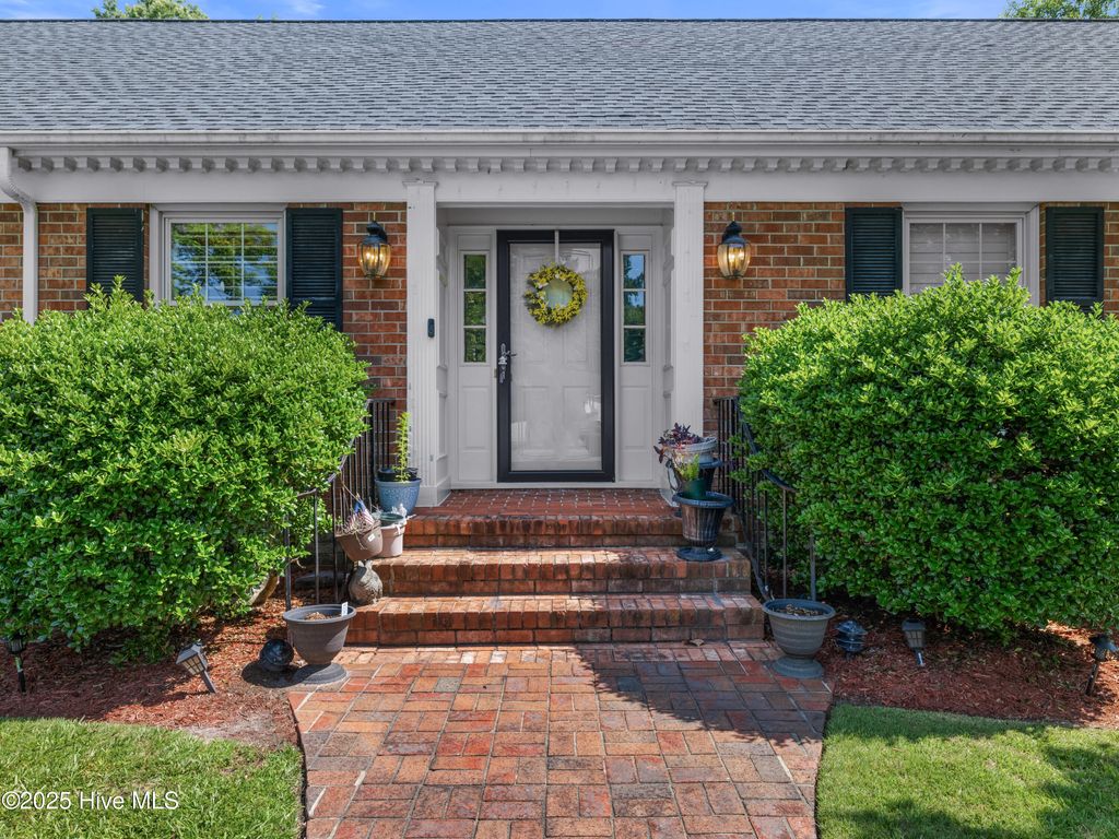 Photo of 1911 Pawnee Drive, Kinston, NC 28504 (MLS # 100527778)