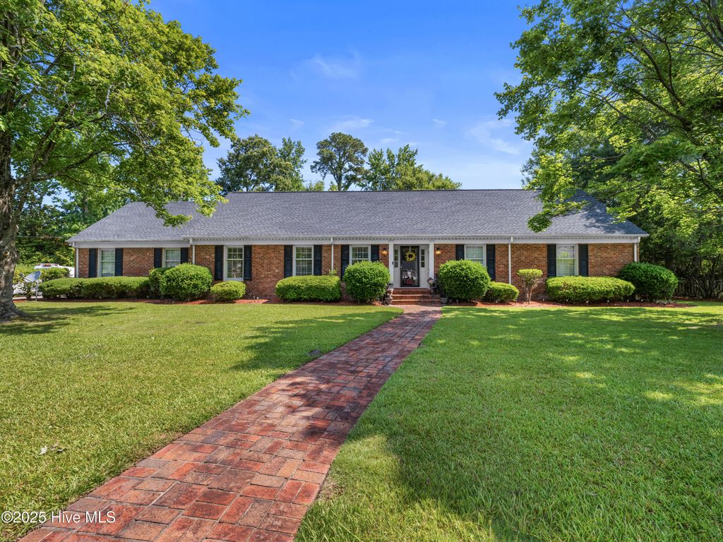 Photo of 1911 Pawnee Drive, Kinston, NC 28504 (MLS # 100527778)