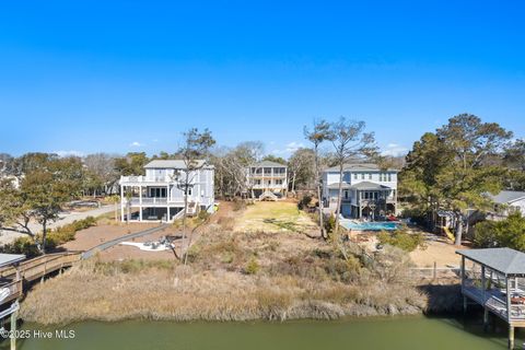 A home in Oak Island