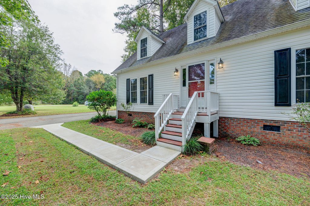 Photo of 266 North Drive, Rocky Point, NC 28457 (MLS # 100532348)