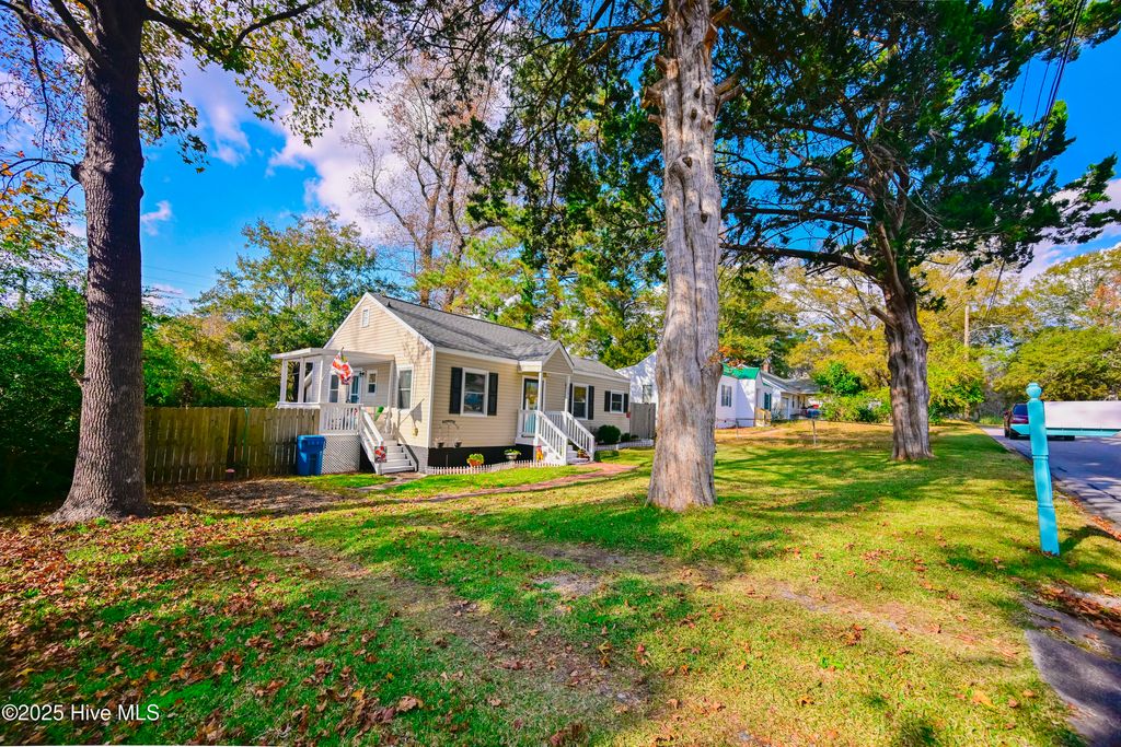 Photo of 410 Sherwood Road, Jacksonville, NC 28540 (MLS # 100541616)