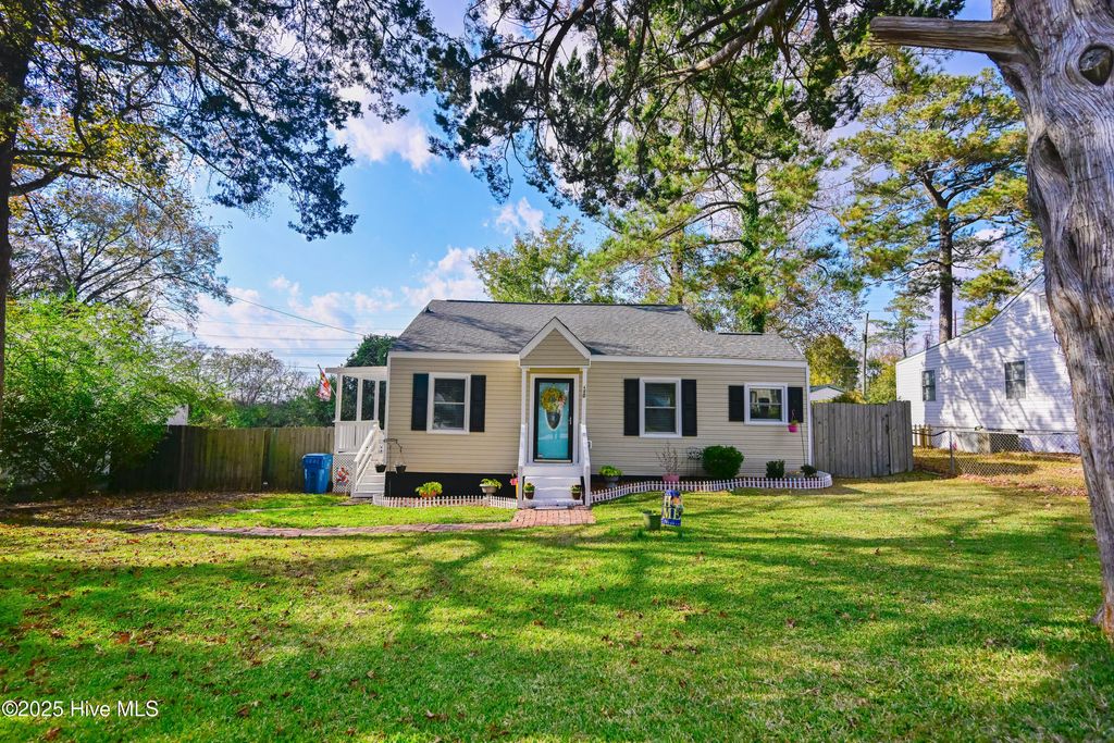 Photo of 410 Sherwood Road, Jacksonville, NC 28540 (MLS # 100541616)