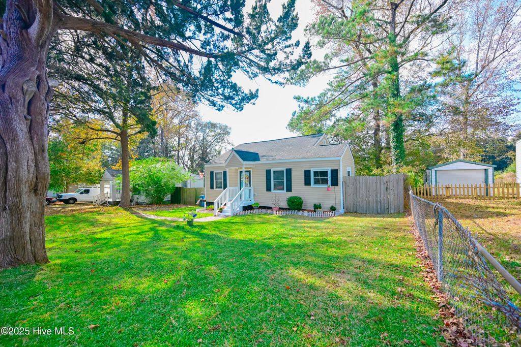 Photo of 410 Sherwood Road, Jacksonville, NC 28540 (MLS # 100541616)