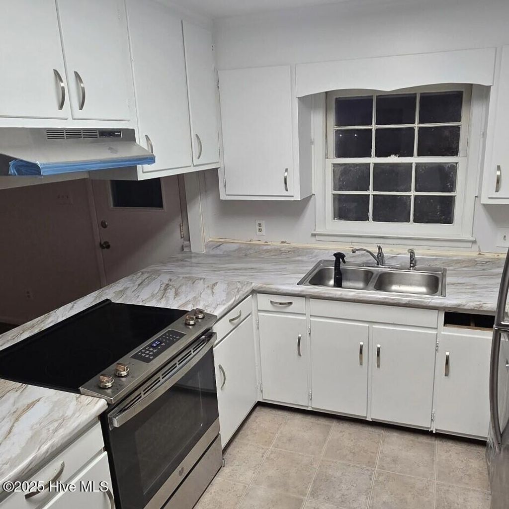 Photo of 1007 Henderson Drive, Jacksonville, NC 28540 (MLS # 100486710)