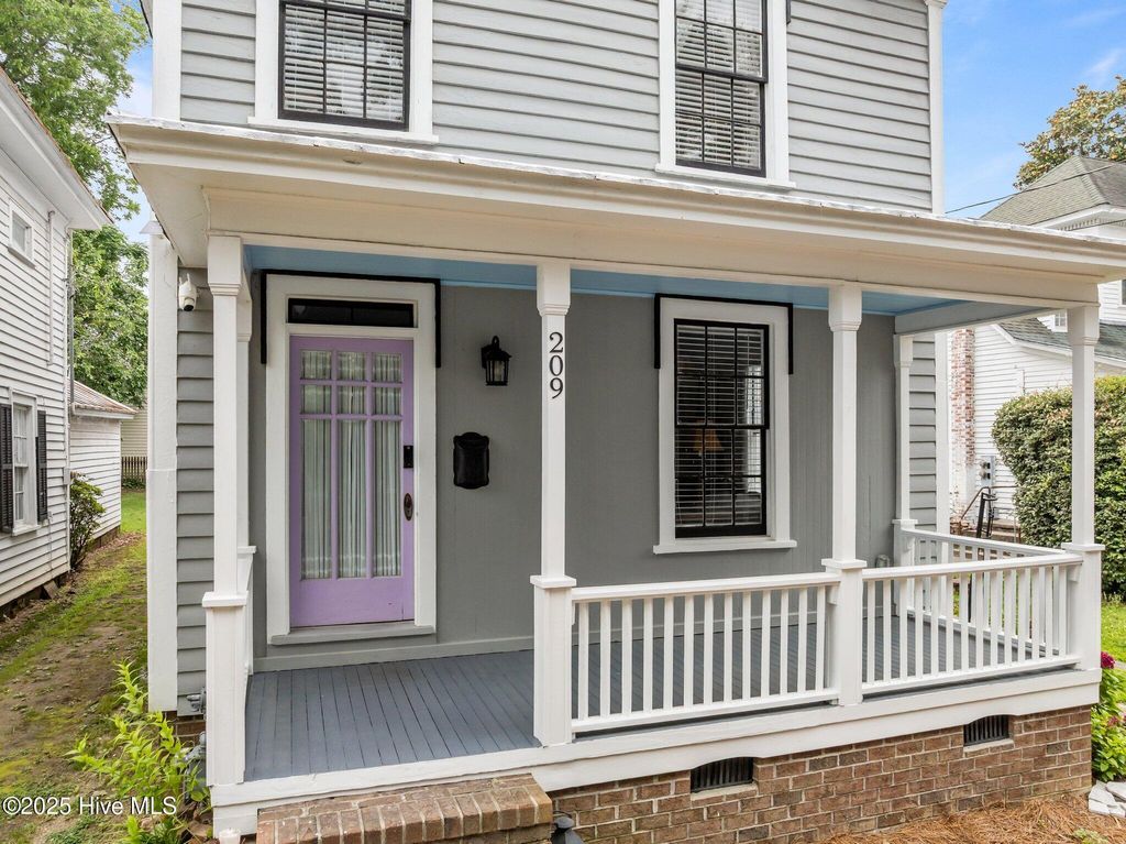 Photo of 209 E Main Street, Washington, NC 27889 (MLS # 100513479)