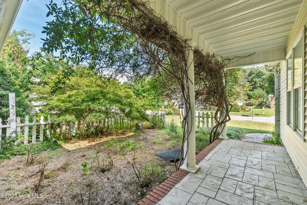 Photo of 5107 Long Pointe Road, Wilmington, NC 28409 (MLS # 100533391)