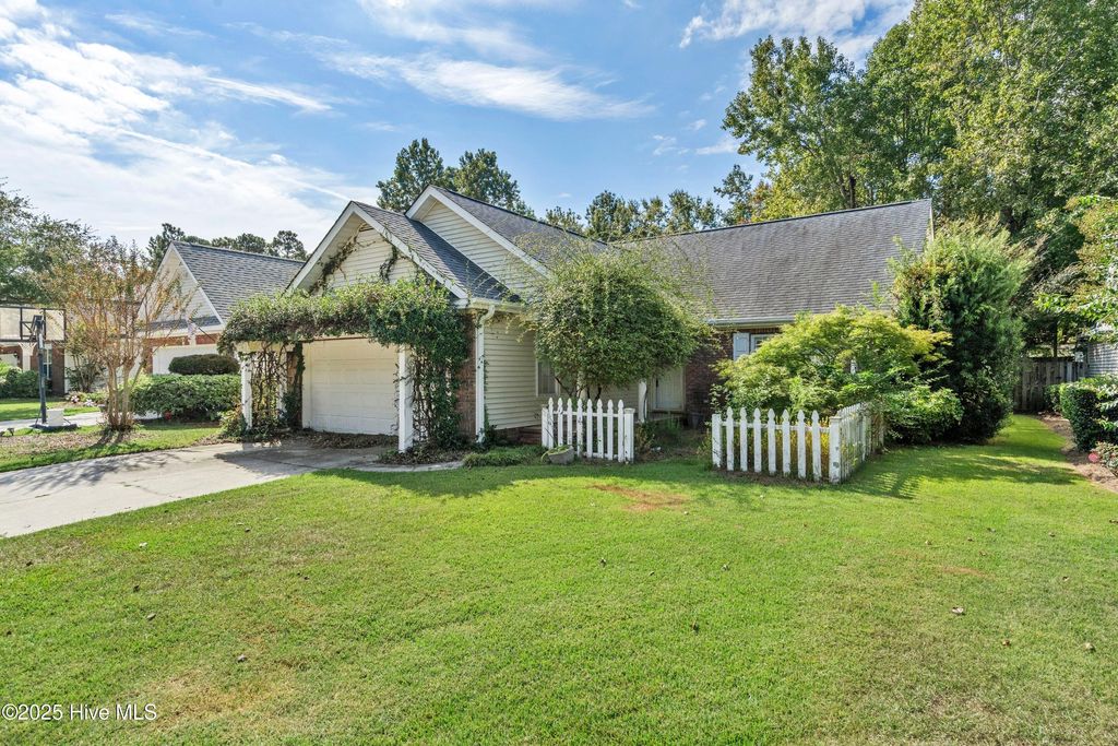 Photo of 5107 Long Pointe Road, Wilmington, NC 28409 (MLS # 100533391)