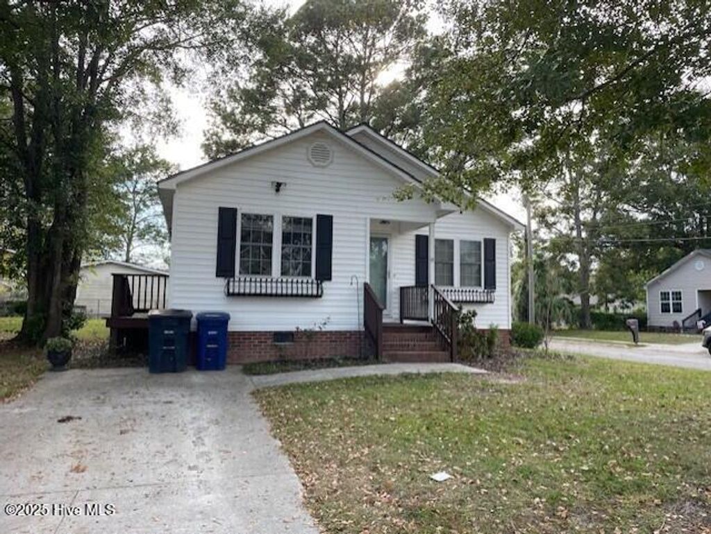 Photo of 131 Cox Avenue, Jacksonville, NC 28540 (MLS # 100533305)