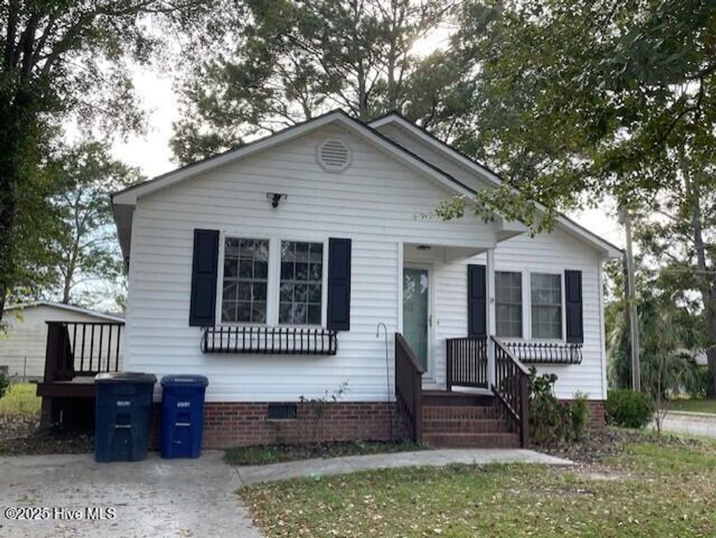 Photo of 131 Cox Avenue, Jacksonville, NC 28540 (MLS # 100533305)