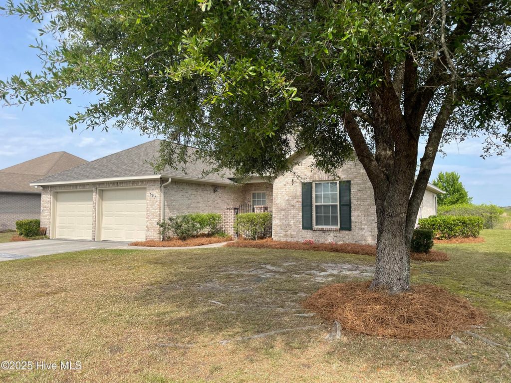 Photo of 607 Castle Bay Drive, Hampstead, NC 28443 (MLS # 100504816)