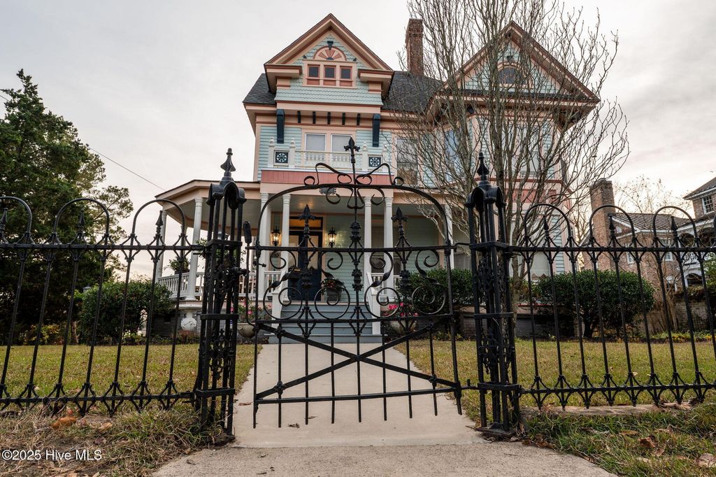 Photo of 603 W Main Street, Washington, NC 27889 (MLS # 100530242)