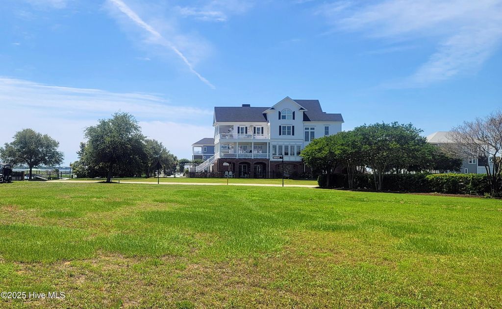 Photo of 818 Cannonsgate Drive, Newport, NC 28570 (MLS # 100508867)