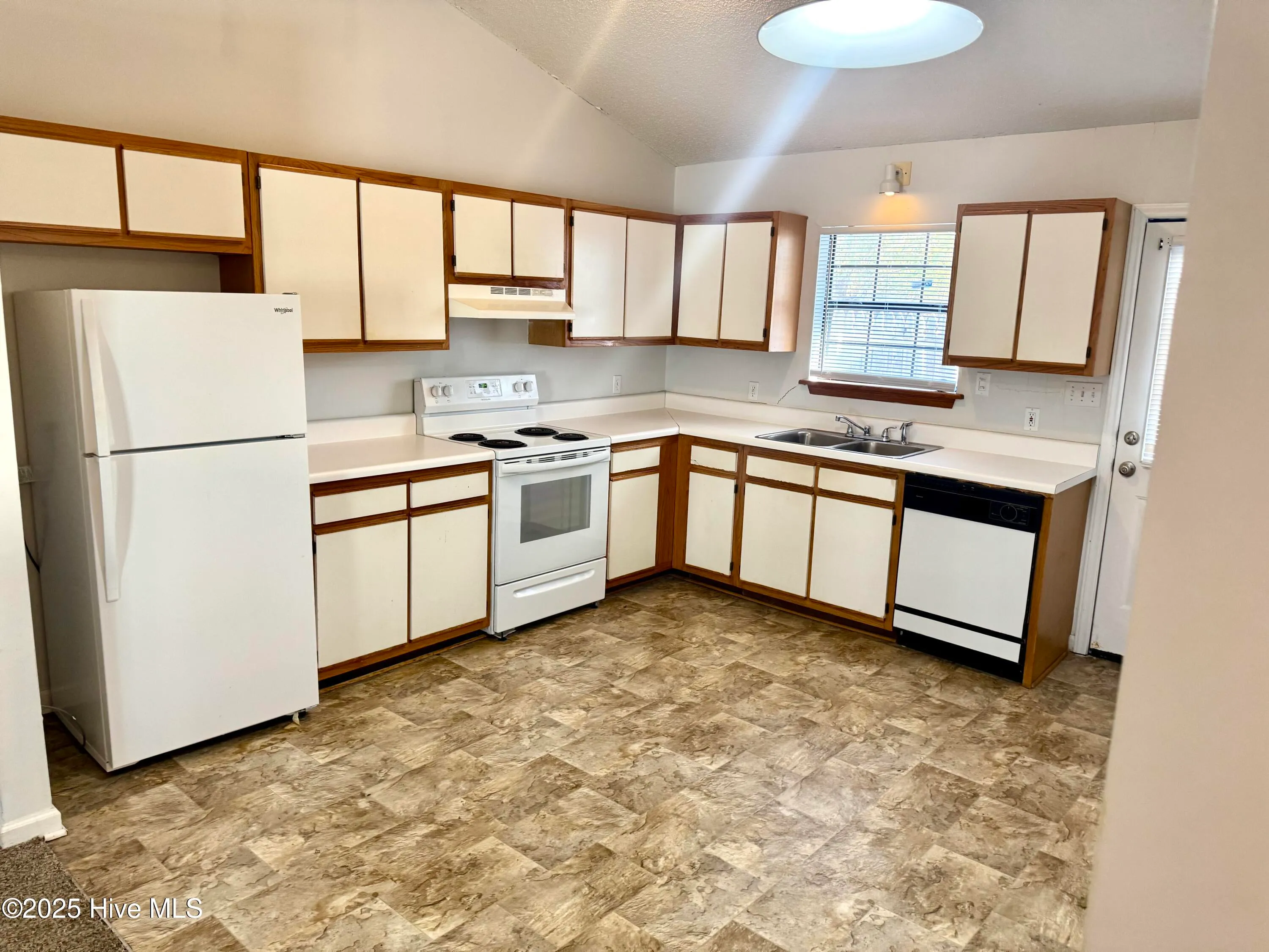 Greenville, North Carolina 27858, United States, 2 Bedrooms Bedrooms, ,2 BathroomsBathrooms,Residential,Active,234366