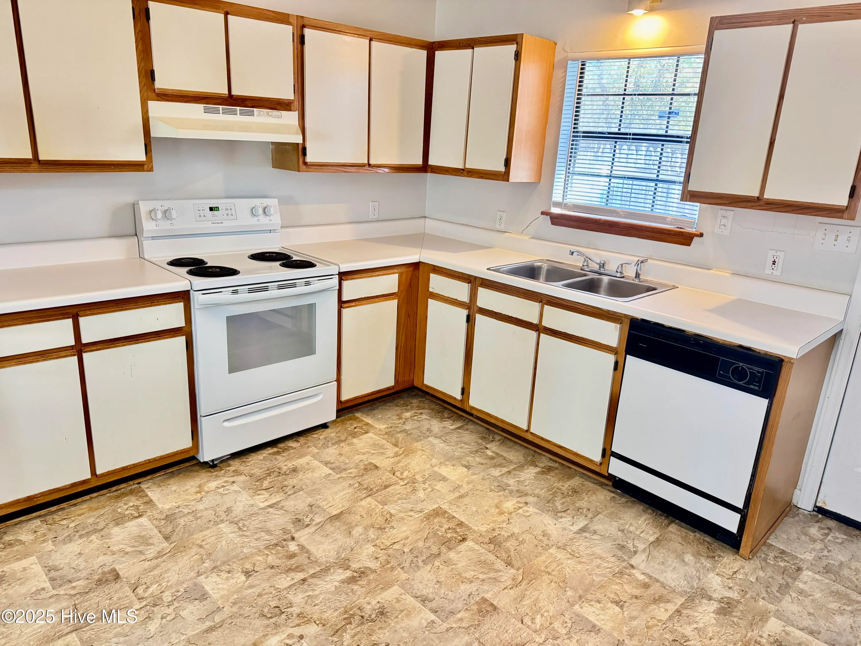 Greenville, North Carolina 27858, United States, 2 Bedrooms Bedrooms, ,2 BathroomsBathrooms,Residential,Active,234366