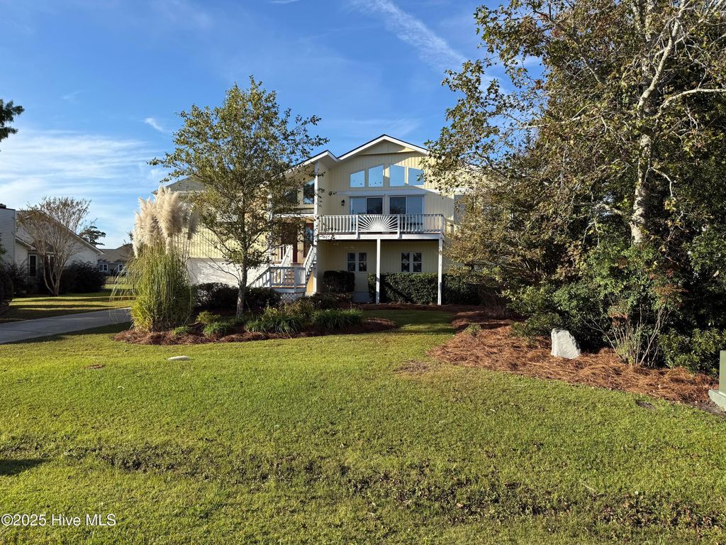 Photo of 510 Island Drive, Beaufort, NC 28516 (MLS # 100535827)
