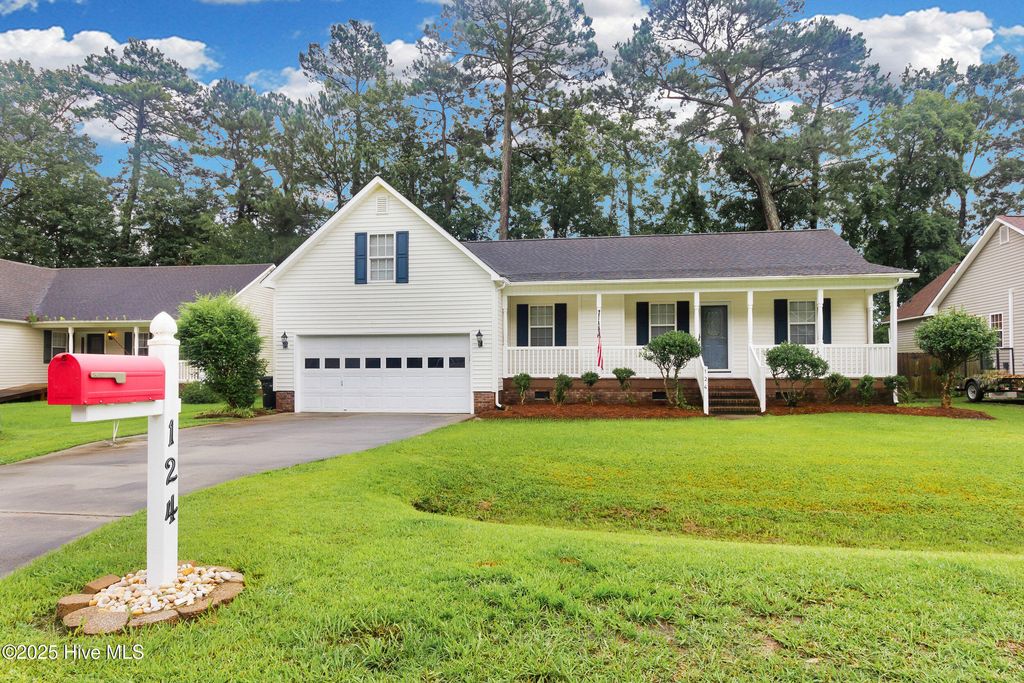 Photo of 124 Leonard Drive, New Bern, NC 28560 (MLS # 100525180)