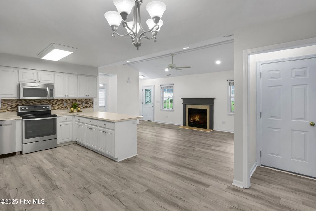 Photo of 124 Leonard Drive, New Bern, NC 28560 (MLS # 100525180)