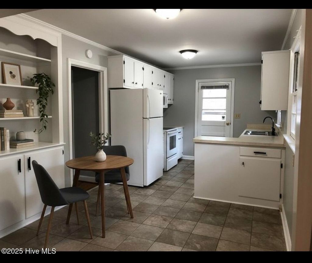 Photo of 440 W New Jersey Avenue, Southern Pines, NC 28387 (MLS # 100525458)