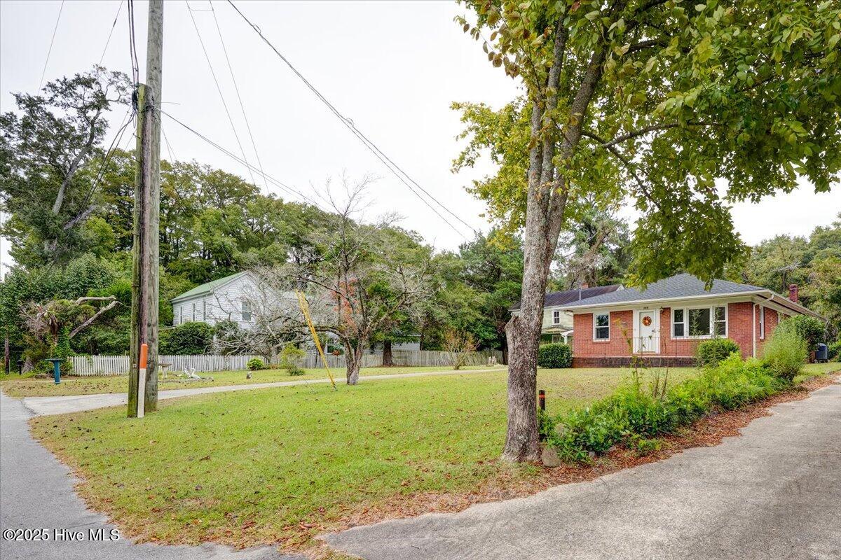 208 W Lakeview Drive