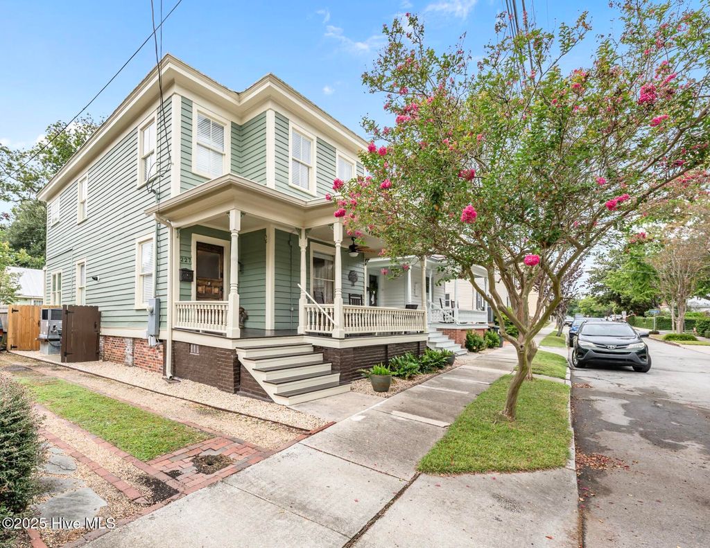 Photo of 227 New Street, New Bern, NC 28560 (MLS # 100530914)