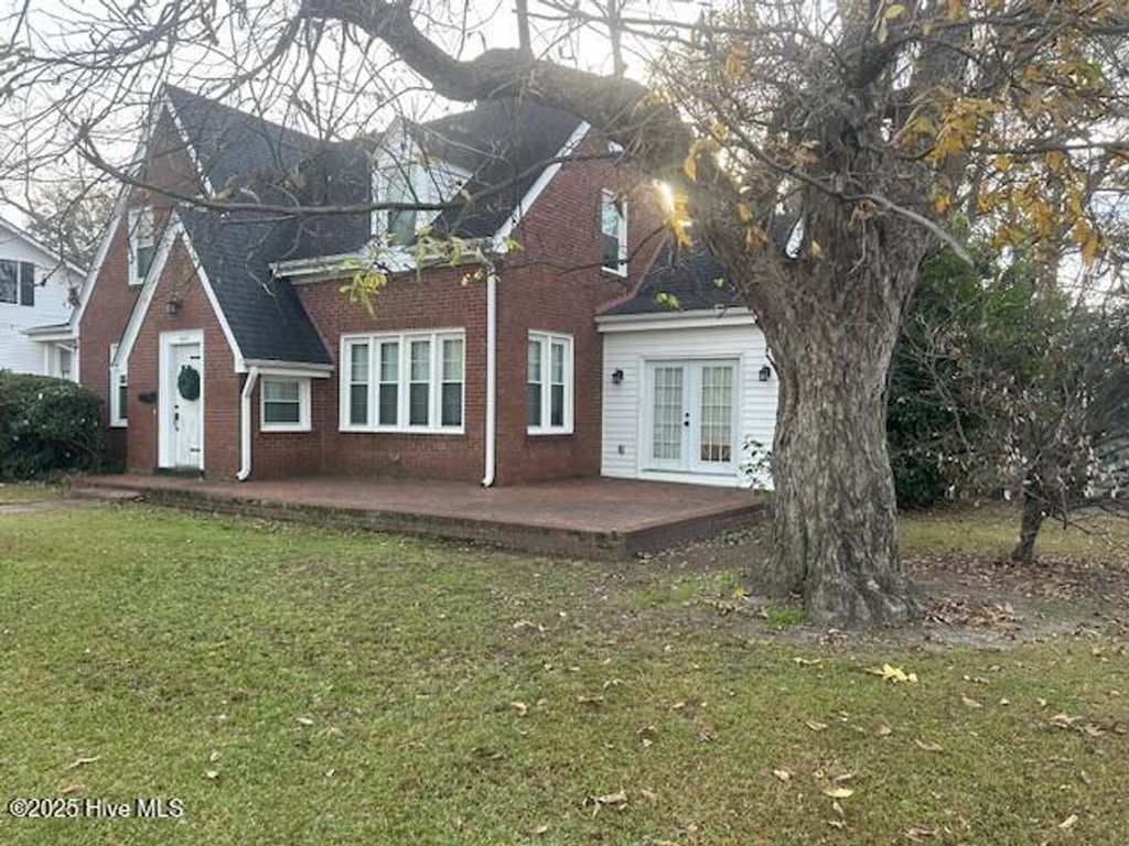 Photo of 405 Sunset Avenue, Clinton, NC 28328 (MLS # 100542769)