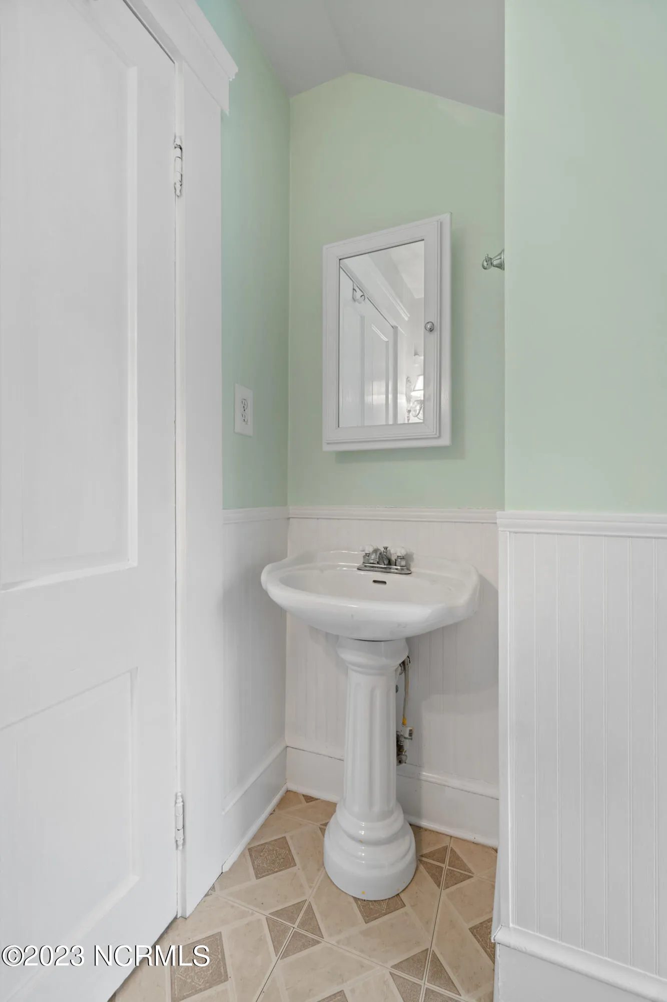 Moyock, North Carolina 27958, United States, 3 Bedrooms Bedrooms, ,3 BathroomsBathrooms,Residential,Pending,40494