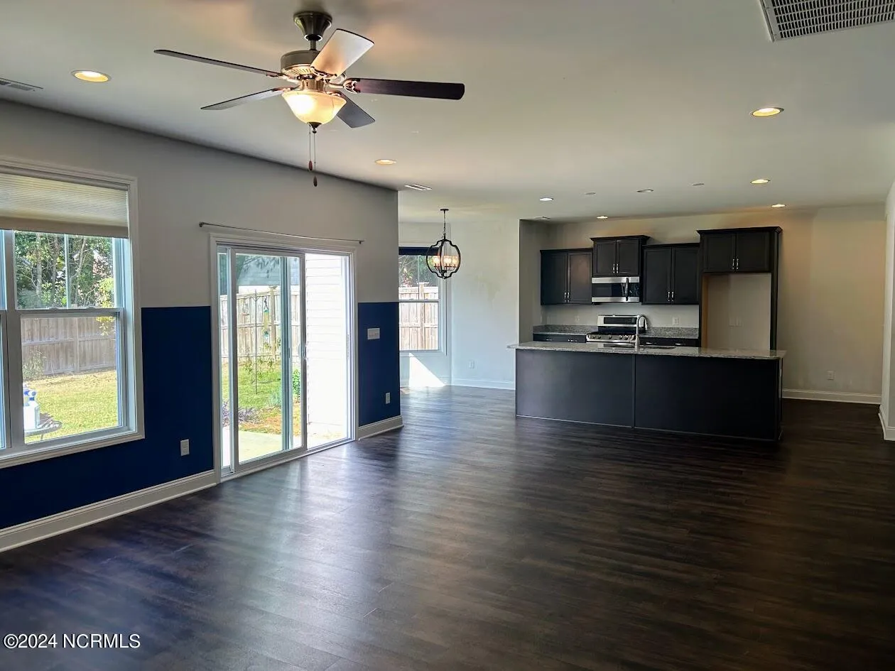 Wilmington, North Carolina 28409, United States, 4 Bedrooms Bedrooms, ,3 BathroomsBathrooms,Residential,Pending,37476