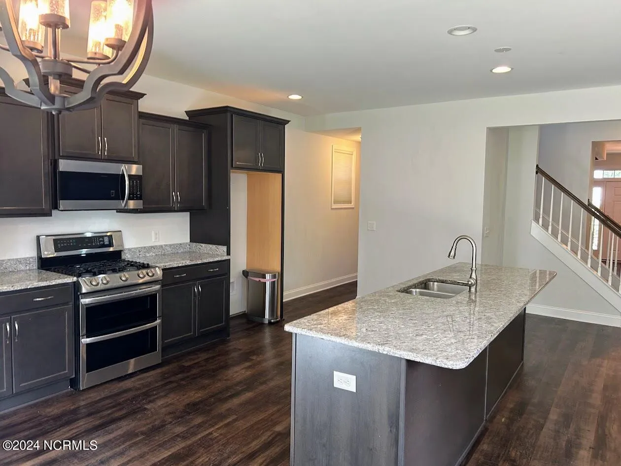 Wilmington, North Carolina 28409, United States, 4 Bedrooms Bedrooms, ,3 BathroomsBathrooms,Residential,Pending,37476