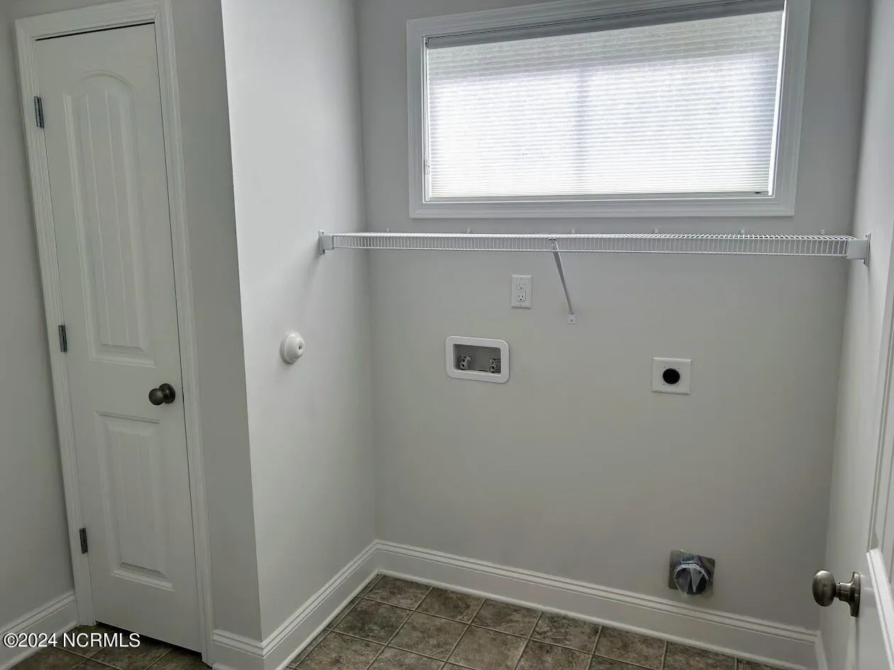 Wilmington, North Carolina 28409, United States, 4 Bedrooms Bedrooms, ,3 BathroomsBathrooms,Residential,Pending,37476