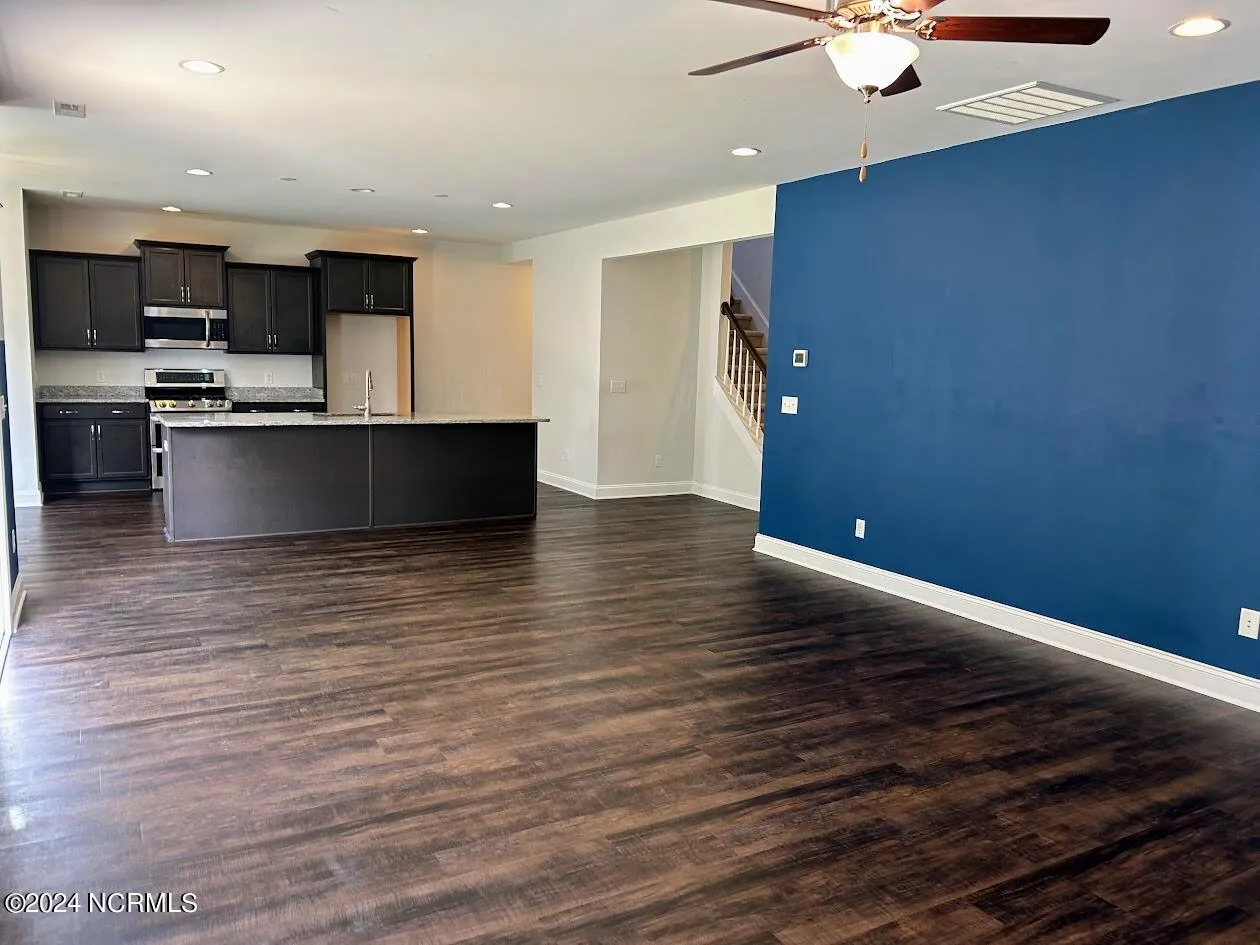 Wilmington, North Carolina 28409, United States, 4 Bedrooms Bedrooms, ,3 BathroomsBathrooms,Residential,Pending,37476