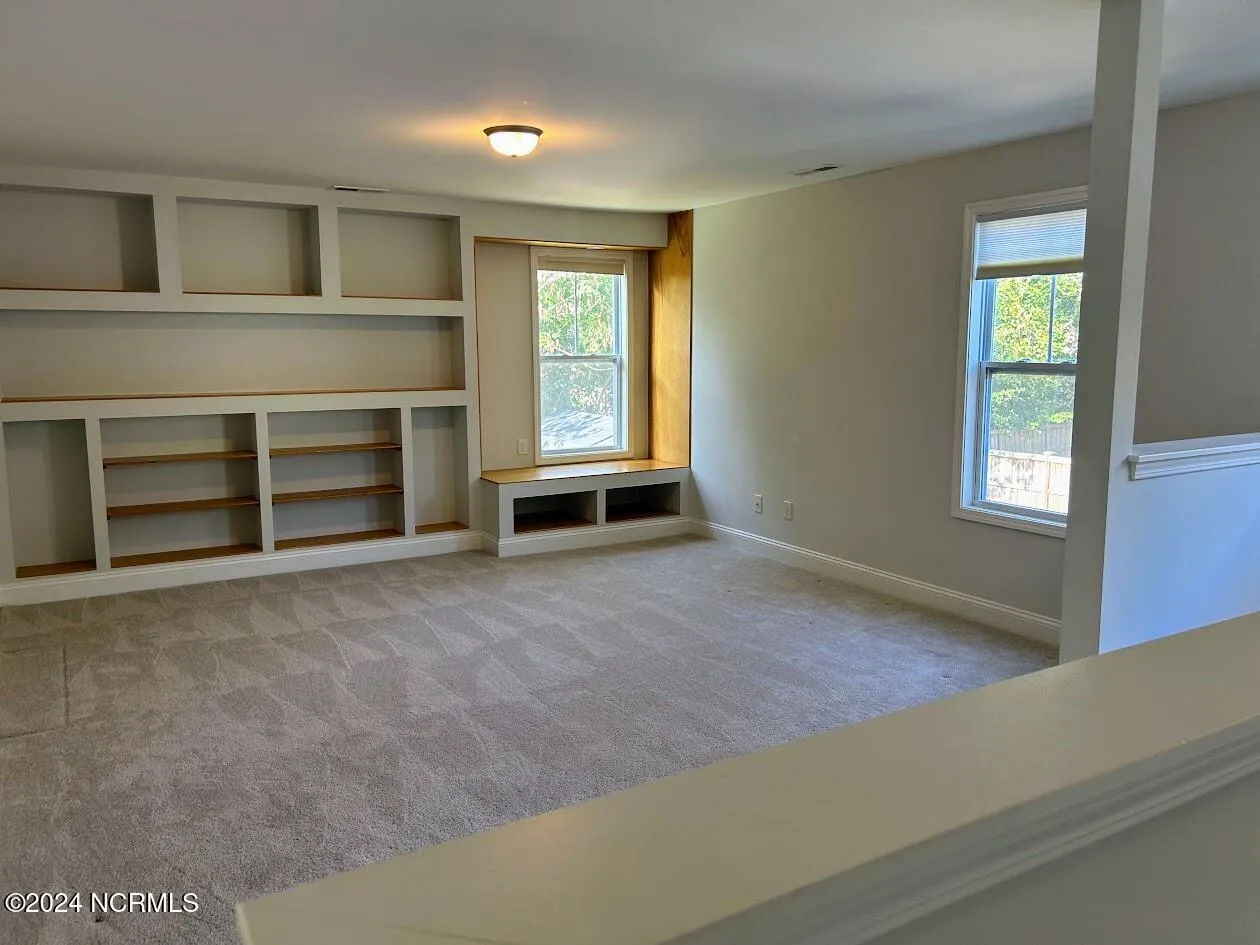 Wilmington, North Carolina 28409, United States, 4 Bedrooms Bedrooms, ,3 BathroomsBathrooms,Residential,Pending,37476