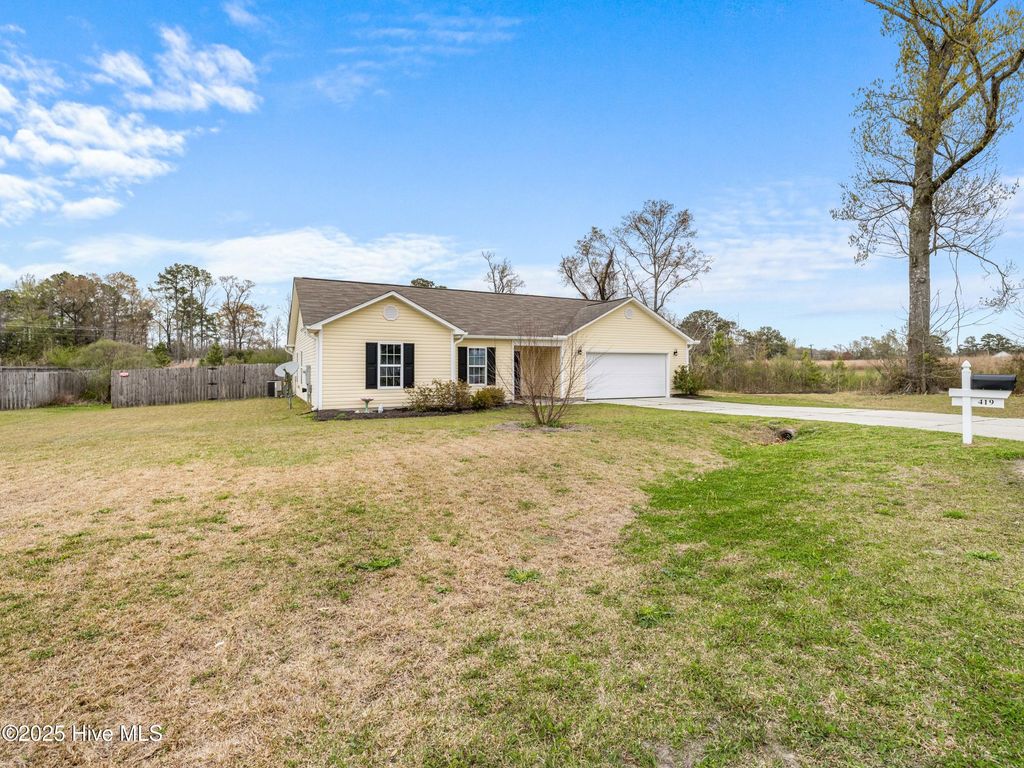 Photo of 419 Midnight Drive, Richlands, NC 28574 (MLS # 100496714)