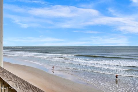 A home in North Topsail Beach