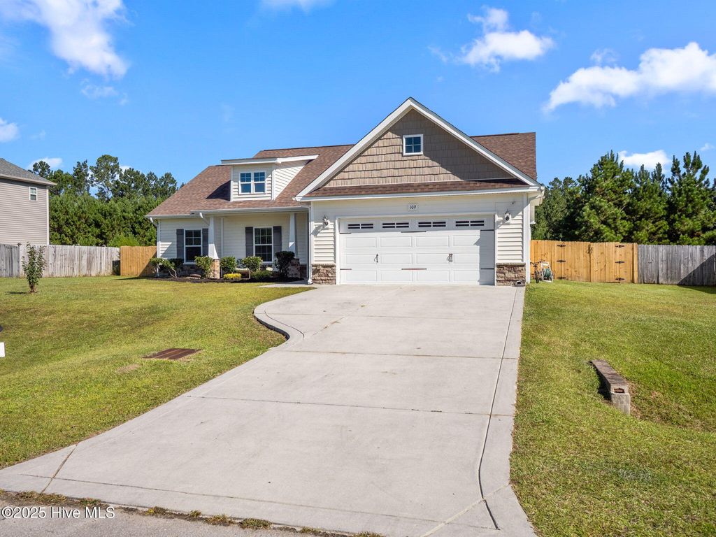 Photo of 109 Gillcrest Lane, Hubert, NC 28539 (MLS # 100530685)