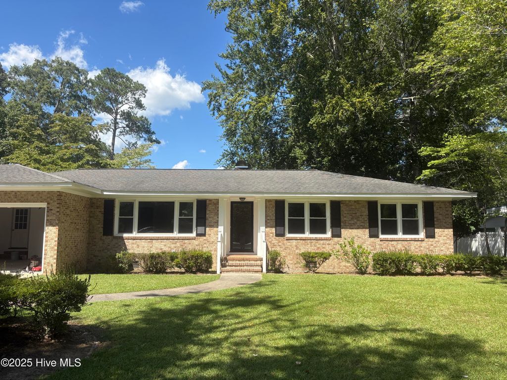 Photo of 402 Lawson Road, Washington, NC 27889 (MLS # 100527539)