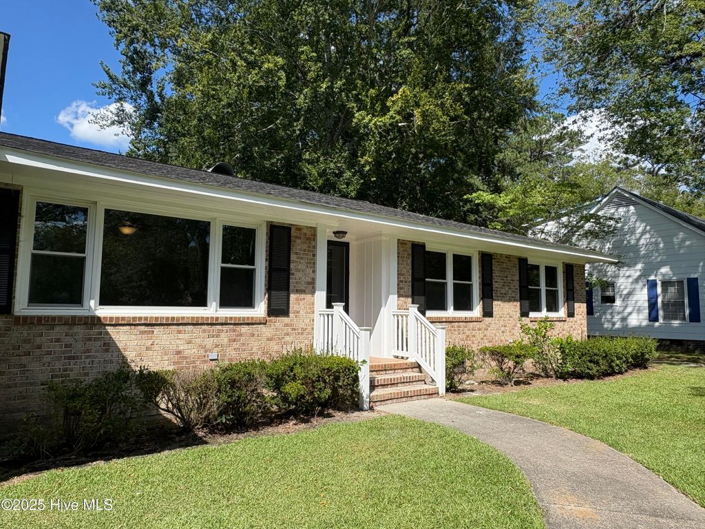 Photo of 402 Lawson Road, Washington, NC 27889 (MLS # 100527539)