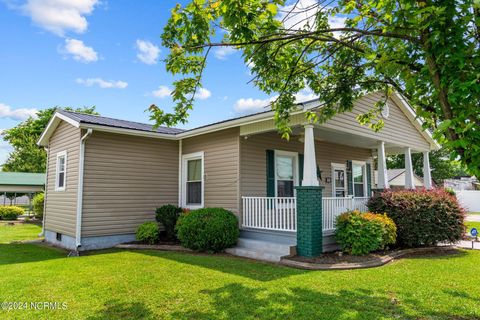 Single Family Residence in Eureka NC 104 Church Street 3.jpg