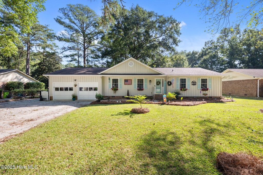 Photo of 3013 Red Fox Road, Trent Woods, NC 28562 (MLS # 100534489)