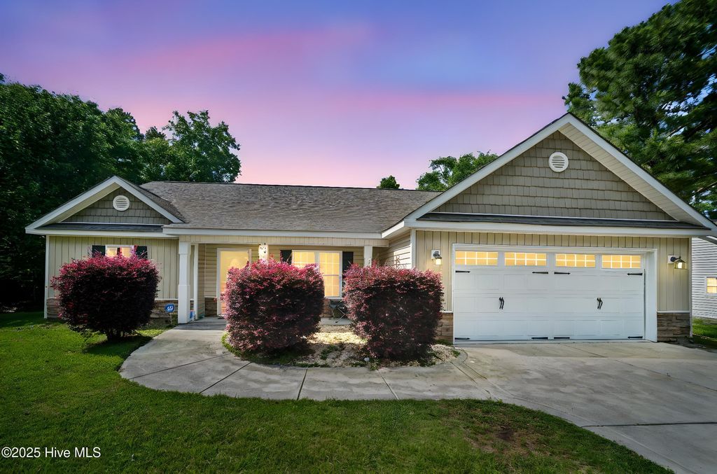 Photo of 239 Shellbank Drive, Sneads Ferry, NC 28460 (MLS # 100517815)