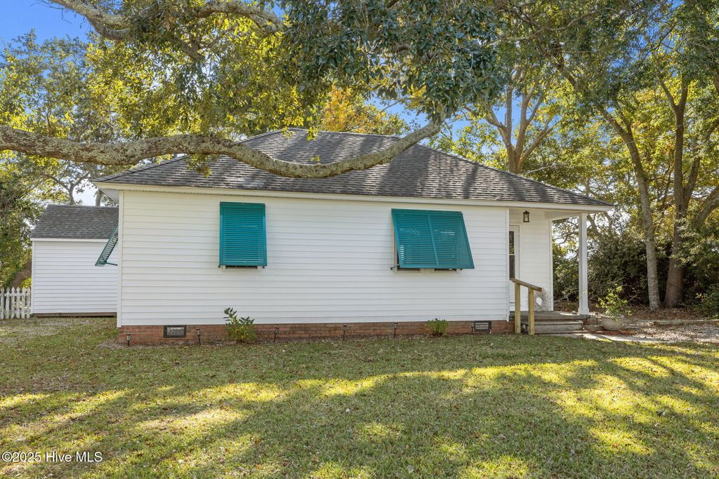 Photo of 3413 Taylor Street, Morehead City, NC 28557 (MLS # 100541467)